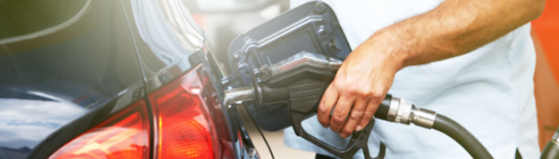 Filling car with cheap petrol with kiwi fuelcards